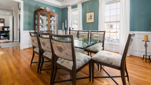 What To Look For When Choosing Upholstery For Your Dining Room Chairs