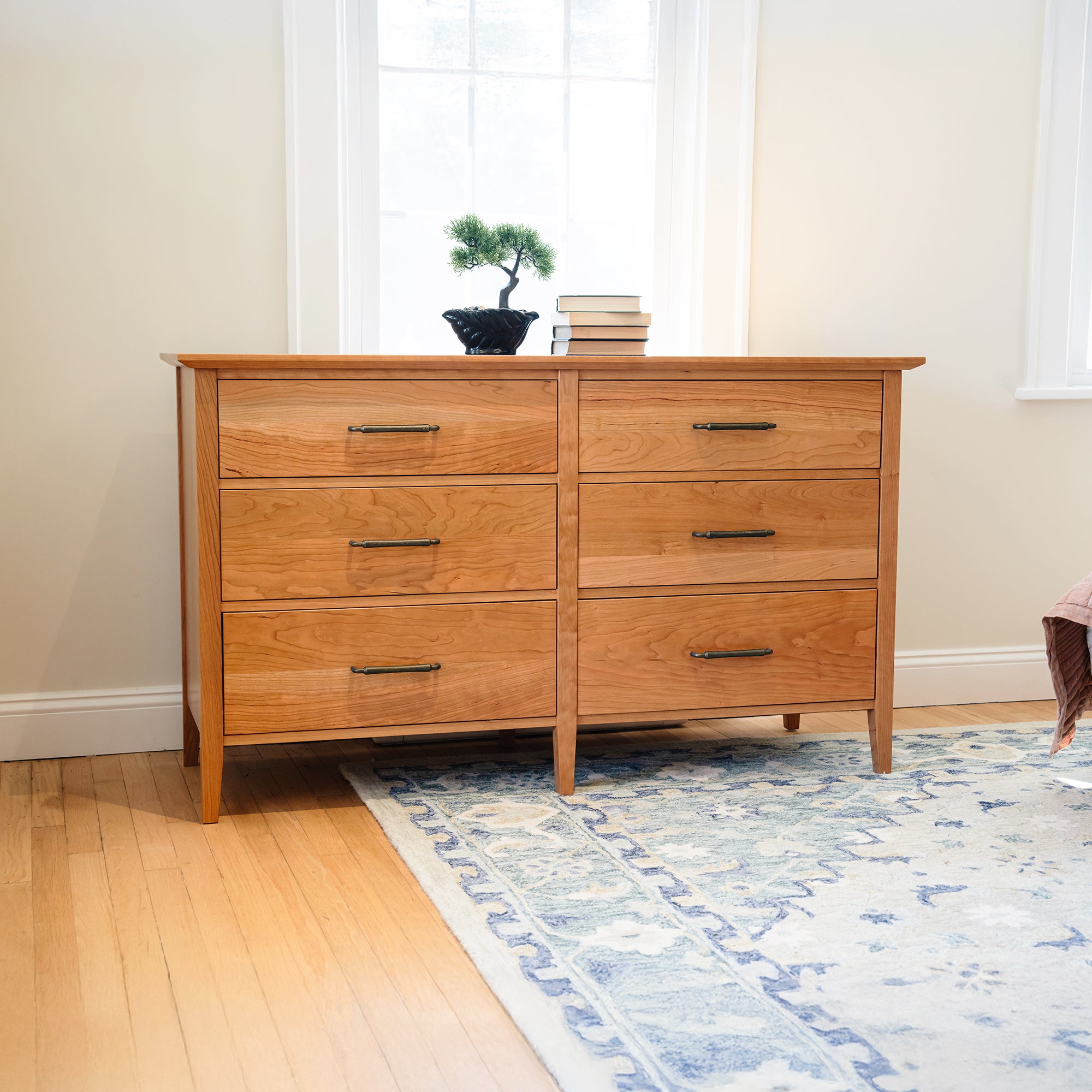 6 Drawer Dresser with Tapered Legs Cherry / Light Honey